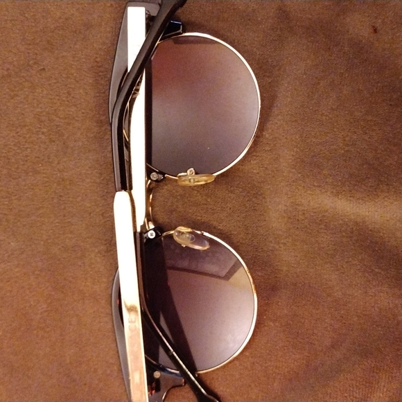 Versace Sunglasses - Picture 4 of 6